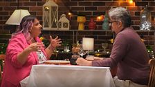 La original pregunta de una soltera de ‘First Dates’ que sorprende a su cita: “¿Qué preferirías, leer las mentes o viajar en el tiempo?”