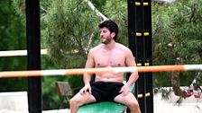 Sebastián Yatra, pillado 'in fraganti' en El Retiro haciendo ejercicio físico sin camiseta: Las imágenes
