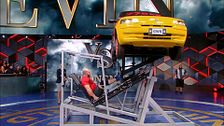 Duelo de titanes: dos de los hombres más fuertes del mundo compiten levantando un coche de 778 kilos