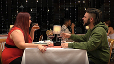 Una soltera colapsa al saber que su cita en ‘First Dates’ no es del Athletic: “Es que mi padre…”