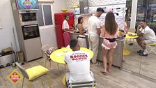 Sthefany y Gerard discuten por la comida: "No mandes, estás ahí sentado"