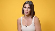Michelle Calvó, pillada "acaramelada y en actitud cariñosa" con un conocido cantante