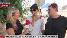 Las lágrimas de dolor de la tía de un menor asesinado a puñaladas en plena calle: "Mi niño estaba tirado en el suelo y no nos dejaban acercarnos"