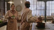 Las chicas de 'La Favorita' preparan el menú para una importante cena en el restaurante