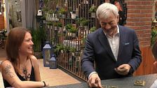 Carlos Sobera aprende a tirar las cartas del tarot en 'First Dates': ''Te quejarás''