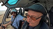 Vicente, de 85 años alucina al montar en helicóptero con Jesús Calleja: "Nunca lo hubiera pensado"