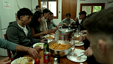 Los guerreros eligen cocinera oficial: "¿Quién de vosotros cocina bien?"