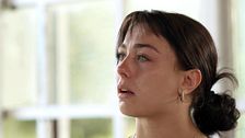 Stella Ábalos confiesa emocionada lo duro que es para ella estar tan separada de sus padres: "Me han hecho ser la mujer que soy"