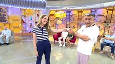 Cristina Lasvignes toma en directo el relevo de Jorge Javier Vázquez para presentar 'El diario de verano': "¡Bienvenida a tu diario!"