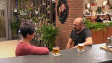 No le convence el aspecto de su cita en ‘First Dates’: “Veo a mi profesora de secundaraa, no me ha atraído”