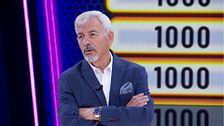 Carlos Sobera reacciona al razonamiento de la concursante en una pregunta sobre él: “Me estáis dando la noche”