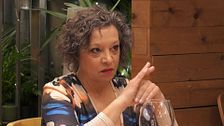 Una soltera se queda alucinada al conocer la edad de su cita: "¡Qué barbaridad!"