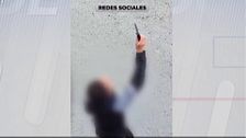 Tensión y miedo en el vecindario de Centelles: lluvia de macetas para enfrentarse a un joven de 19 años con un cuchillo