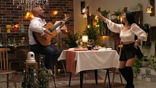 Un soltero convierte el restaurante de 'First dates' en un tablao flamenco: así ha sido su espectacular actuación