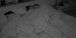 La noche en la que Lola Mecía y Carlos intimaron… ¡Con Lucía Sánchez durmiendo en la misma cama!