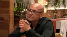 La polémica opinión de un soltero de ‘First Dates’ sobre las mujeres: “Sois todas posesivas y obligáis a mentir”