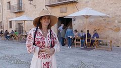 Samantha Vallejo-Nágera nos abre las puertas de su restaurante y hotel 'Casa Taberna', en Pedraza: estos son sus precios y habitaciones