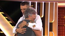 Ángela, una de las afectadas por la DANA, rompe a llorar al conocer la suma de dinero que se lleva a casa