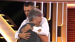 Ángela, una de las afectadas por la DANA, rompe a llorar al conocer la suma de dinero que se lleva a casa