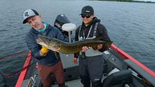 Tras muchos intentos, Kike Calleja captura un lucio en el lago Kivijärvi: “Mide casi un metro de largo”