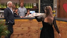 Una soltera de 'First Dates' hace una asombrosa demostración de su manejo del dapo: "Me ha parecido muy guay verlo"