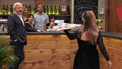 Una soltera de 'First Dates' hace una asombrosa demostración de su manejo del dapo: "Me ha parecido muy guay verlo"