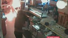 El sorprendente vídeo de un hombre que incendia un bar por no haber mayonesa en Los Palacios, Sevilla: "¿Seguro que no tenéis?"