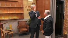 El ataque de risa de Carlos Sobera con un soltero nada más conocerle: "Me va a dar algo"