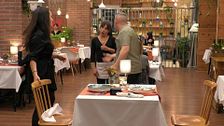 Una soltera pierde la paciencia con su cita tras ser víctima de melanofobia en 'First Dates': "Me voy a ir porque estoy súper incómoda"