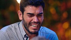 Adrián se desespera al ver las imágenes de Naomi y Napoli en 'La isla de las tentaciones 6' y Sandra Barneda intenta tranquilizarle: "Sé que es difícil"
