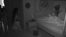 El momento en el que Álex Girona descubrió, en pleno acto sexual con Gabriella, que Marieta había ido a 'Villa Playa': "Esto parece 'LQSA'"