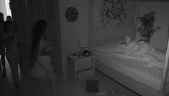 El momento en el que Álex Girona descubrió, en pleno acto sexual con Gabriella, que Marieta había ido a 'Villa Playa': "Esto parece 'LQSA'"
