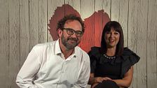 Una soltera con una particular risa contagiosa y un payaso protagonizan un momento único en el restaurante de 'First Dates'