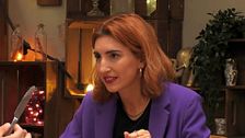 El tremendo susto que se ha llevado una soltera de 'First Dates' cuando su cita le dice que quiere bendecir la mesa: "Estás 'de coña'...
