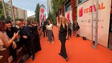 El elenco de 'La Agencia' deslumbra en la alfombra naranja del FesTVal