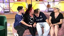 La original forma de decirles a sus madres que se casan: de una falsa bronca a pedirles que sean las madrinas