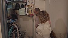 La dura situación de Rocío, una propietaria que vive en un trastero tras la ocupación ilegal de su vivienda por parte de sus inquiokupas: "Una barbaridad"