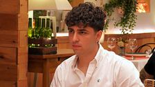 Un soltero de 'First Dates' amenaza con abandonar su cita tras escuchar el gusto de su cita por los muertos: "Me levanto"