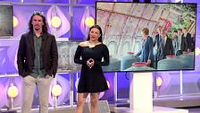 Javi Poves y Elisa Mouliaá, fieles defensores de que los aviones "nos envenenan" desde el aire: "Hay que mirar más al cielo"