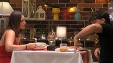 La sorprendente confesión de un soltero de 'First Dates' que deja a su cita boquiabierta: ''Suena muy guarro''