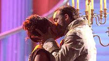 Anabel Pantoja se enfrenta a su primer porté de baile y termina besando a su maestro de baile