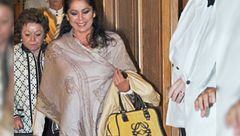 Los lujosos regalos de Encarna Sánchez a Isabel Pantoja: desde la casa de 'La Gaviota' hasta 'media' boutique de Chanel en París