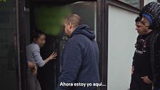 Antonio Pampliega es testigo de un intento de desalojo con momentos cargados de máxima tensión: "Os va a pegar"