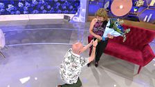 El alegato a favor de las relaciones con diferencia de edad de una invitada, tras comprometerse con su pareja 20 años menor que ella