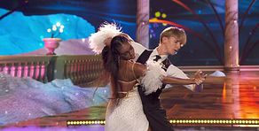 Nona Sobo y Max Stryjski bailan vals