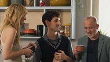Óscar consigue con su plan que Valeria y Gabi acepten tener una cita improvisada