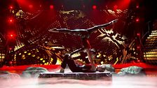 Nona Sobo y Max Stryjski bailan contemporáneo