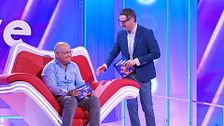 Eugeni Alemany bromea con Eux, el nuevo campeón de 'Agárrate al sillón': ''Eres como la parca''