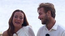 Marta Peñate y Tony Spina reciben en 'Supervivientes All Stars 2025' unas lacrimógenas llamadas de sus seres queridos en su boda: "Ojalá estuvierais"