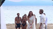 Marta Peñate y Tony Spina dicen sus primeras palabras tras casarse y ella lanza su ramo de novia